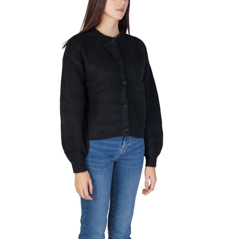 Nur schwarze Recycling -Polyester -Strickjacke